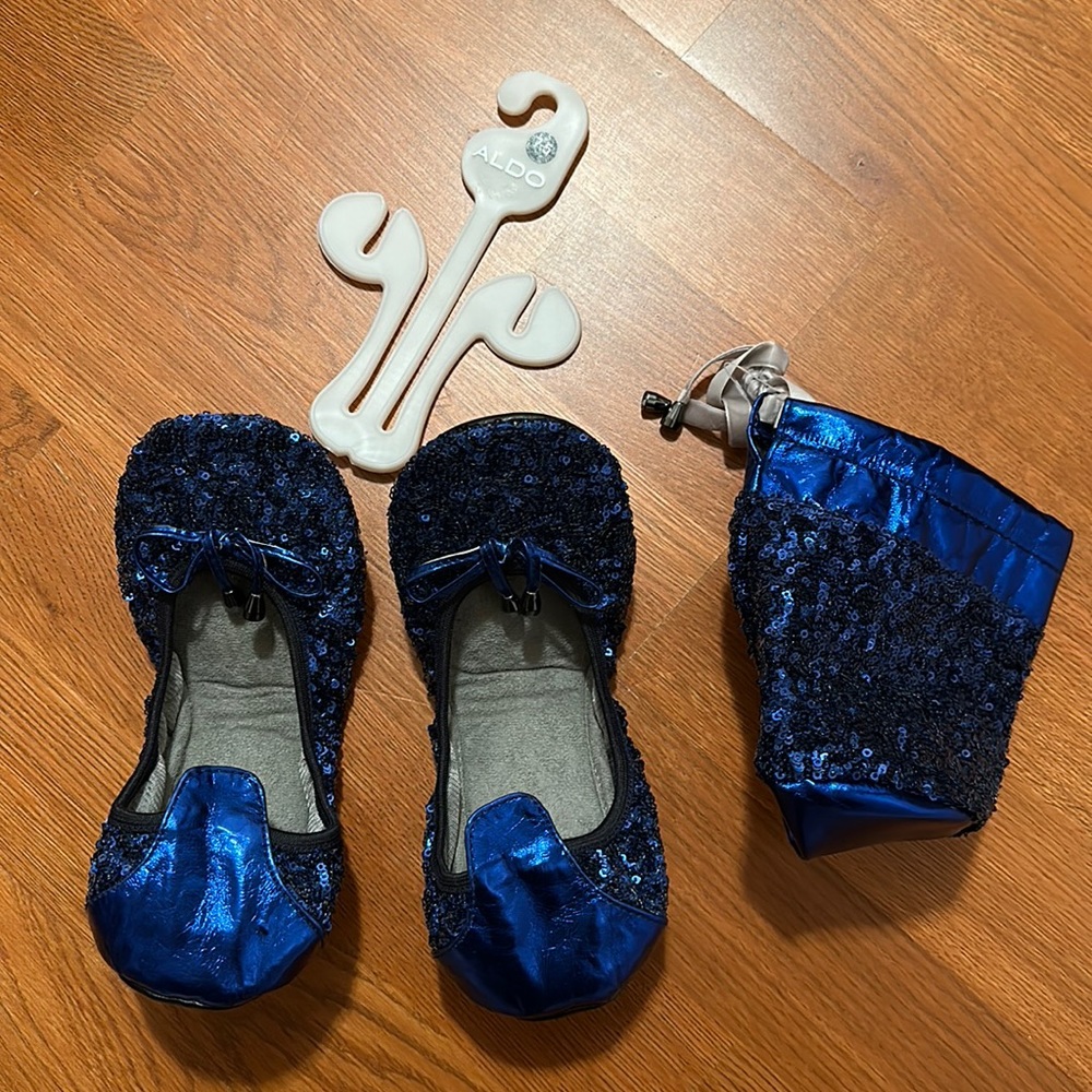 Aldo foldable flat shoe/slippers with purse